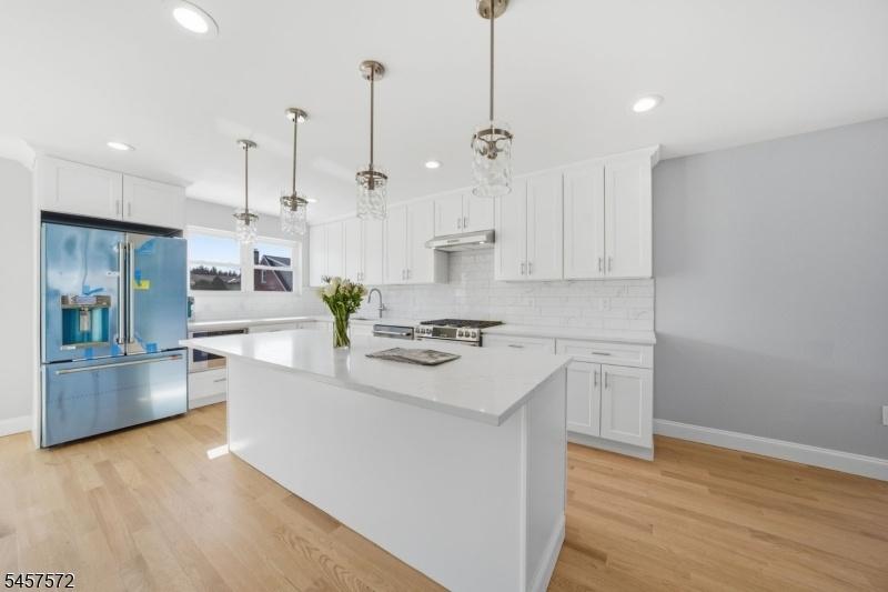 GOURMET KITCHEN