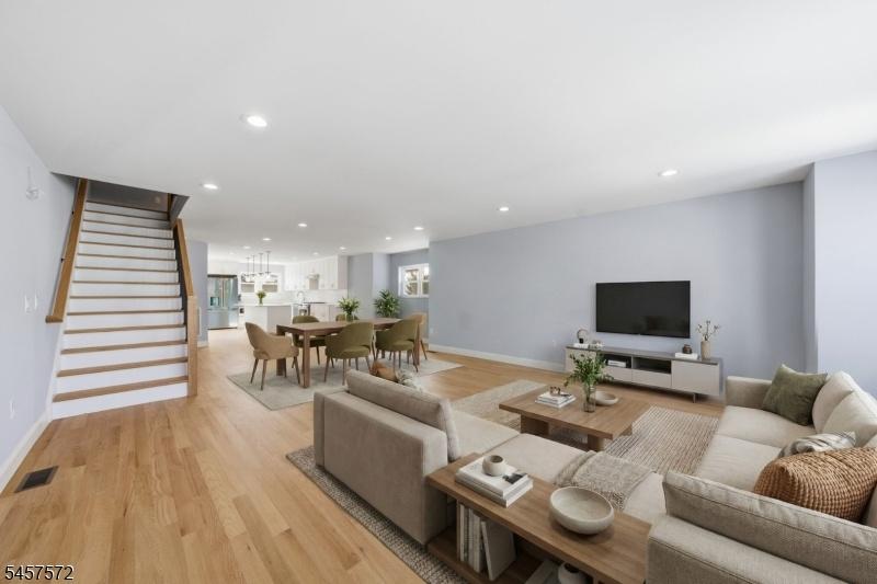 LARGE LIVING AREA