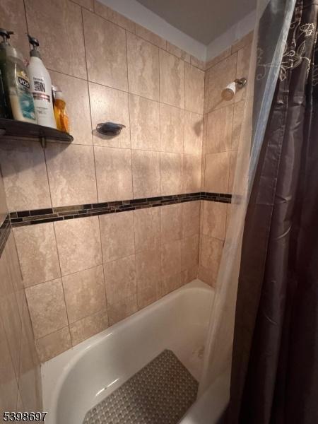 2nd flr bath