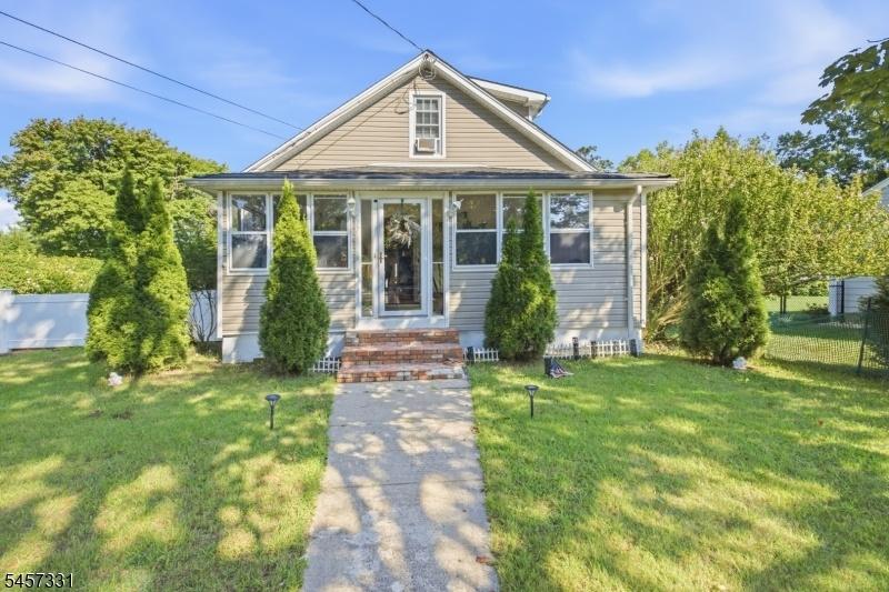 Detached Garage