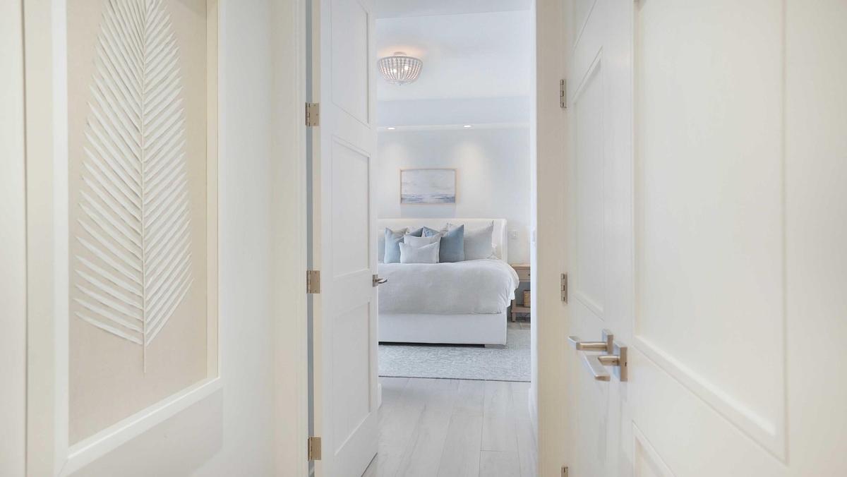 A quiet transition toward the private quarters of the residence.