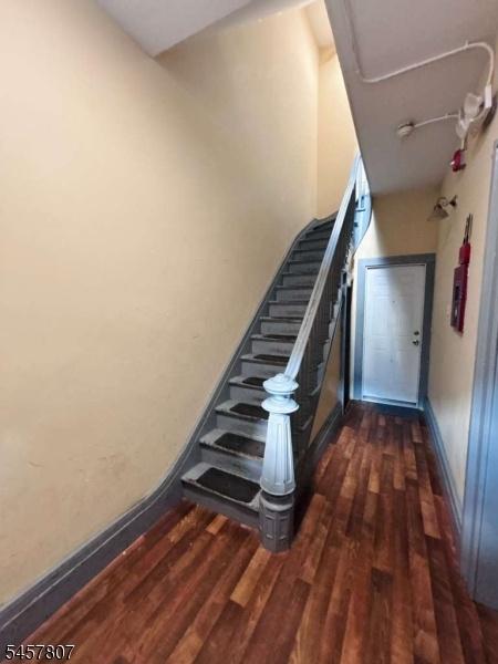 1st fl Staircase
