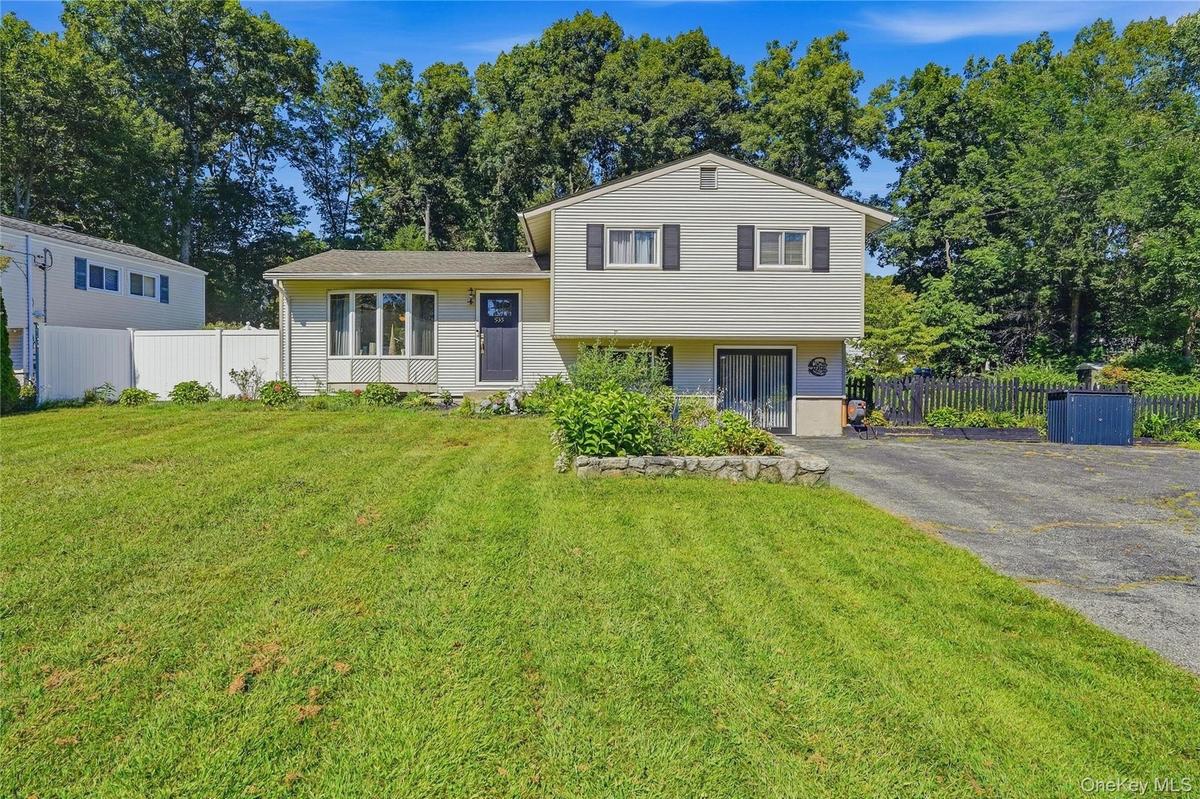 Welcome Home and Welcome to 535 Westbrook Dr!