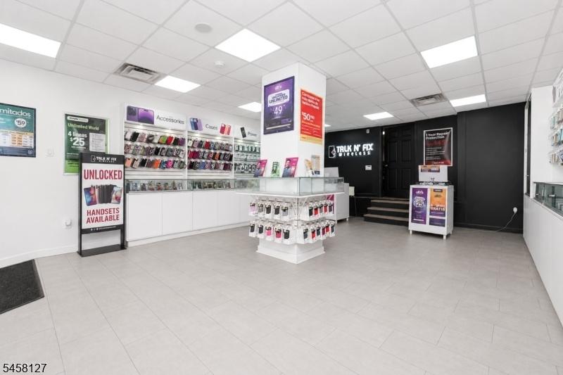 Commercial store
