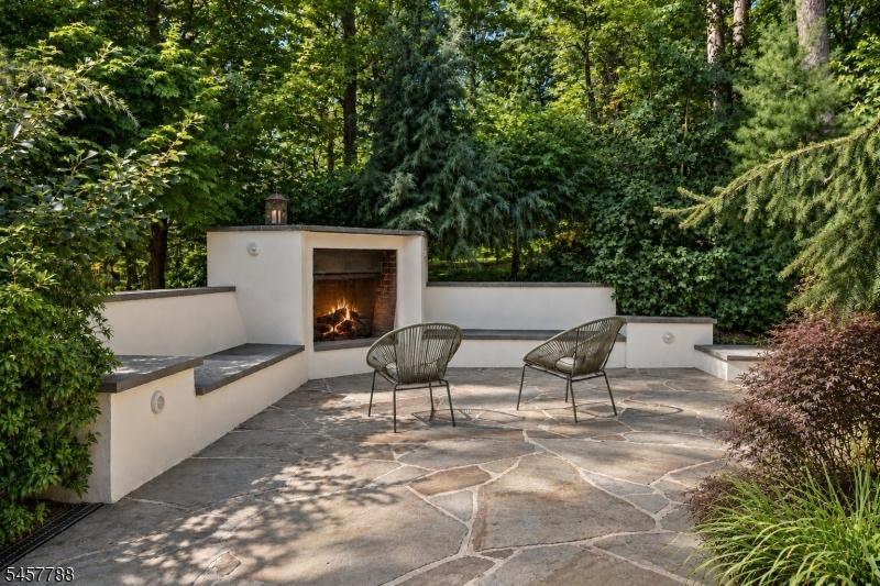 Peaceful Garden w/ Fireplace