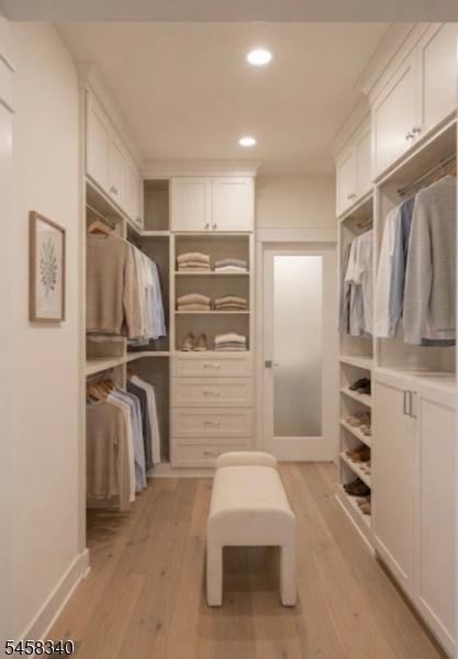 AI Walk in Closet