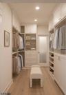 AI Walk in Closet