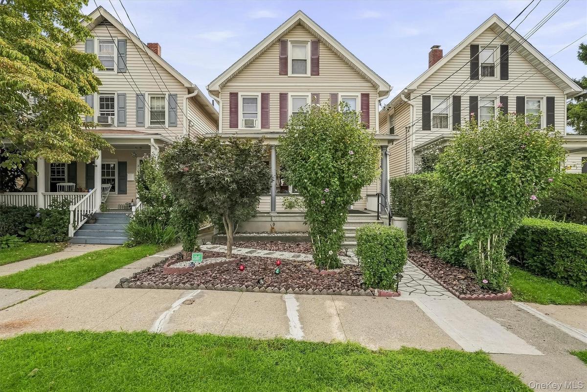 Home Sweet Home!  You will feel right at home the moment you pull up to this wonderful home!