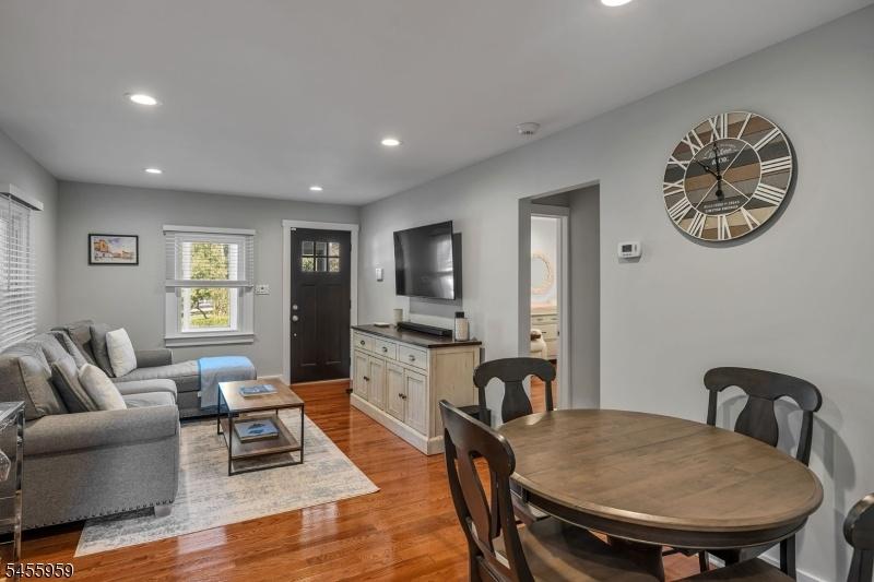 Living Room/Dining Area