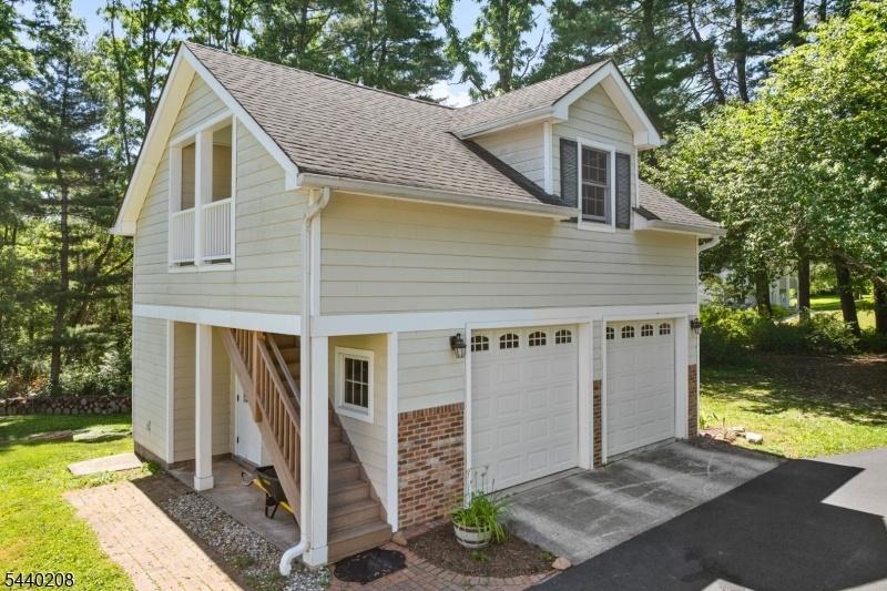 DETACHED GARAGE W/LOFT