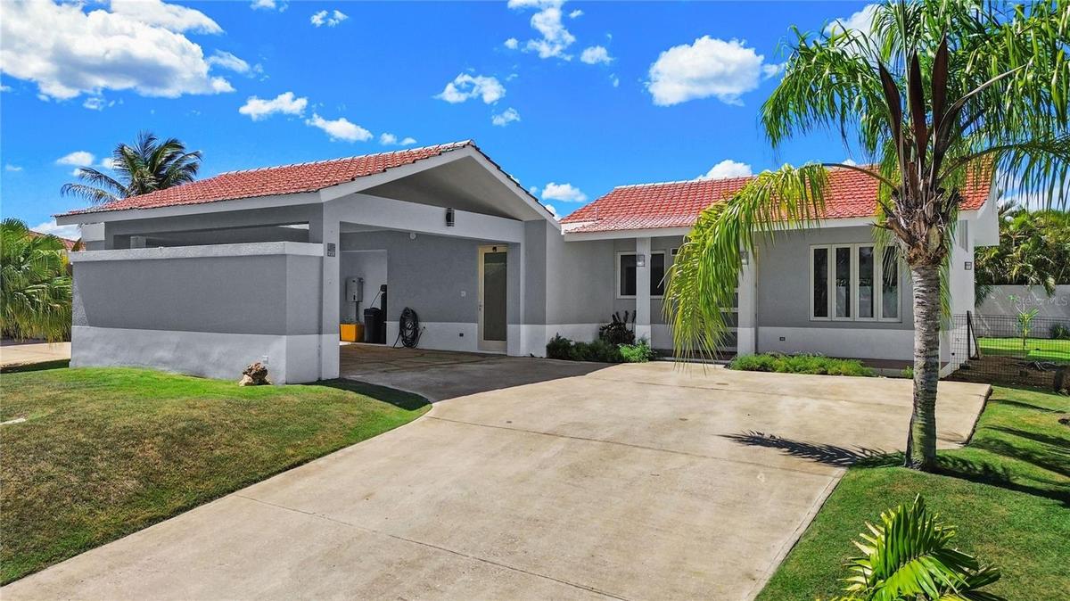 272 Camino del Guayacán offers a great opportunity to be a part of of the established community of Sabanera de Dorado.