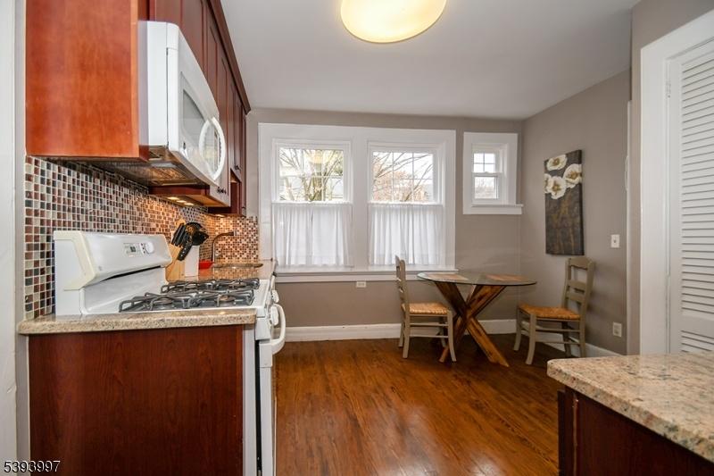 Eat-In Kitchen