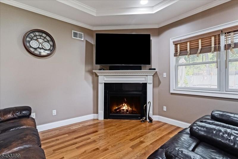 Family room w/gas FP