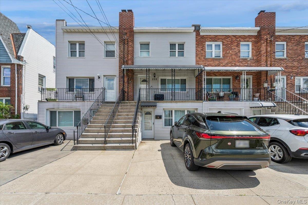 Exterior Showing Driveway