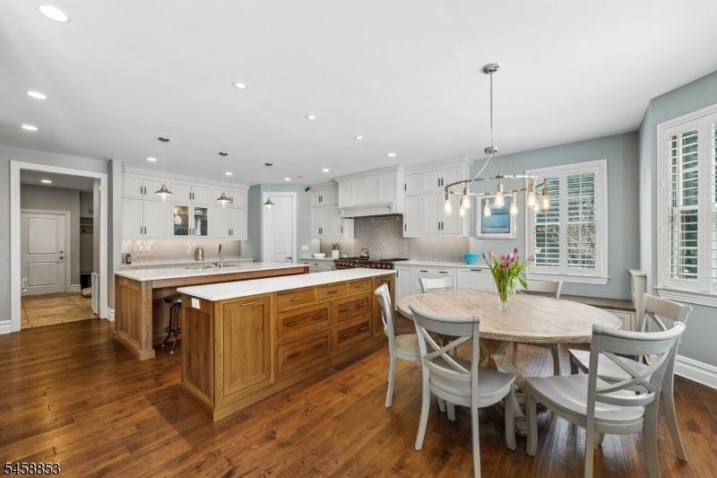 Eat-In Kitchen