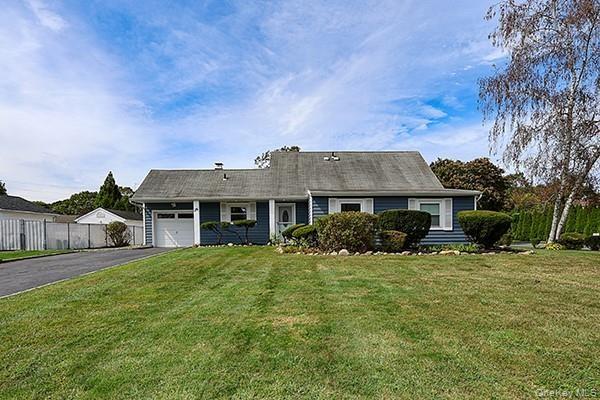 View of front of house with driveway and a garage