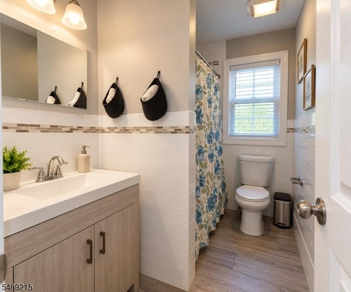1st flModern Warm Bathroom