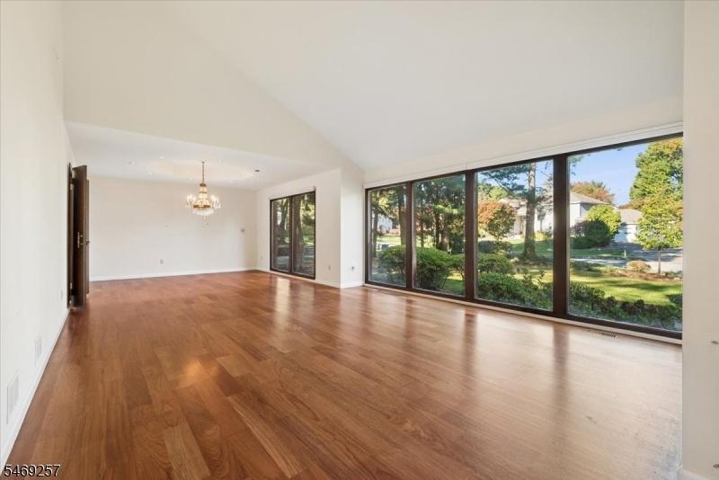 Living Room / Dining