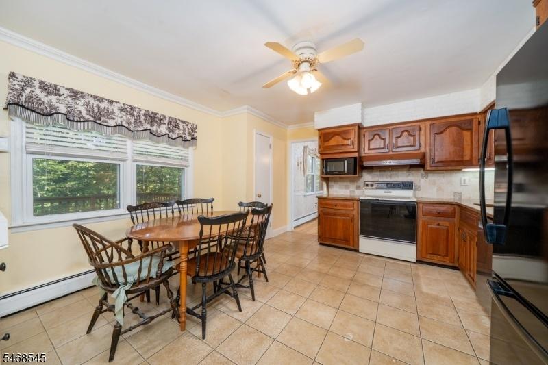 Eat-in Kitchen