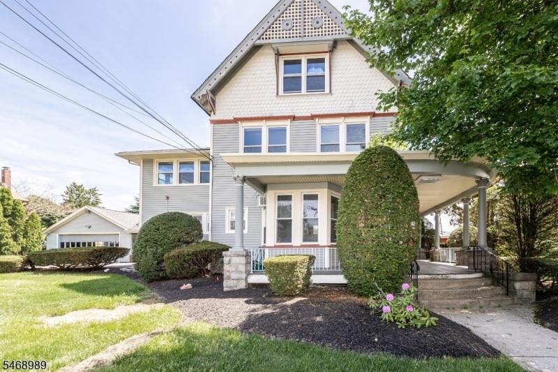 Side porch/ deck walk way