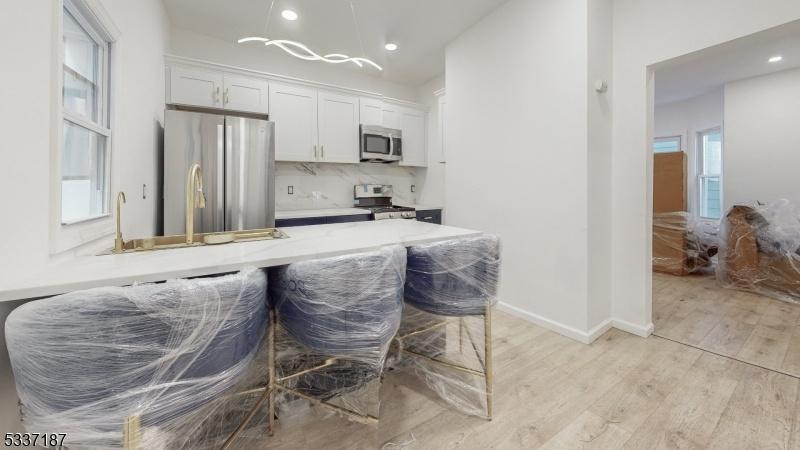 Kitchen living