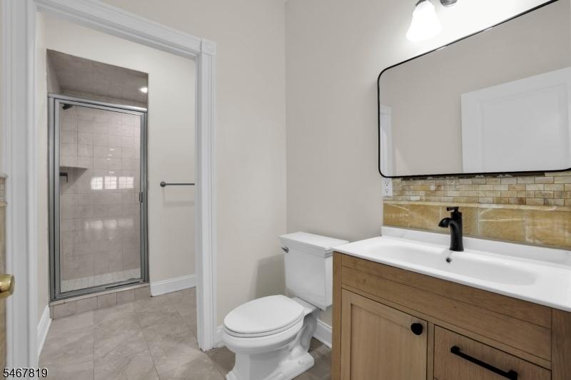 FIRST FLOOR BATHROOM