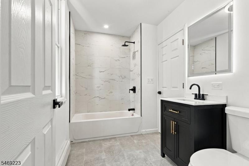 1ST FL BATH