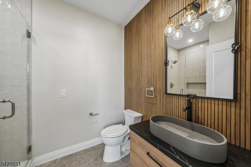 1st Floor Full Bathroom