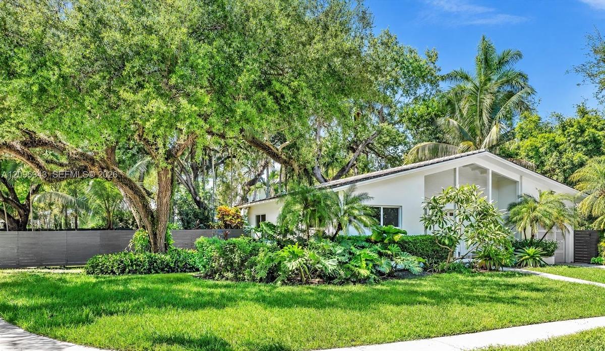 Great home for rent in Coconut Grove in Miami, FL. Enjoy large fenced yard, updated home in the North Coconut Grove. House for rent in Coconut Grove. 