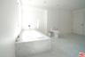 Full Bathroom 1