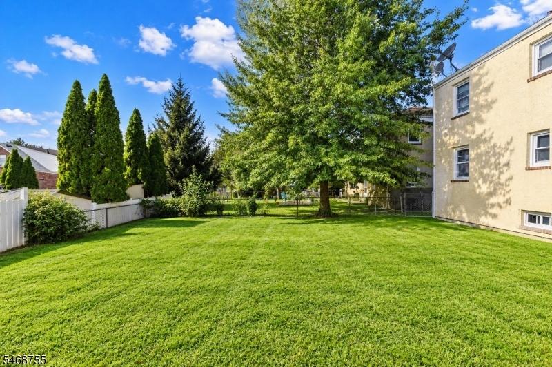 Huge Fenced In Backyard