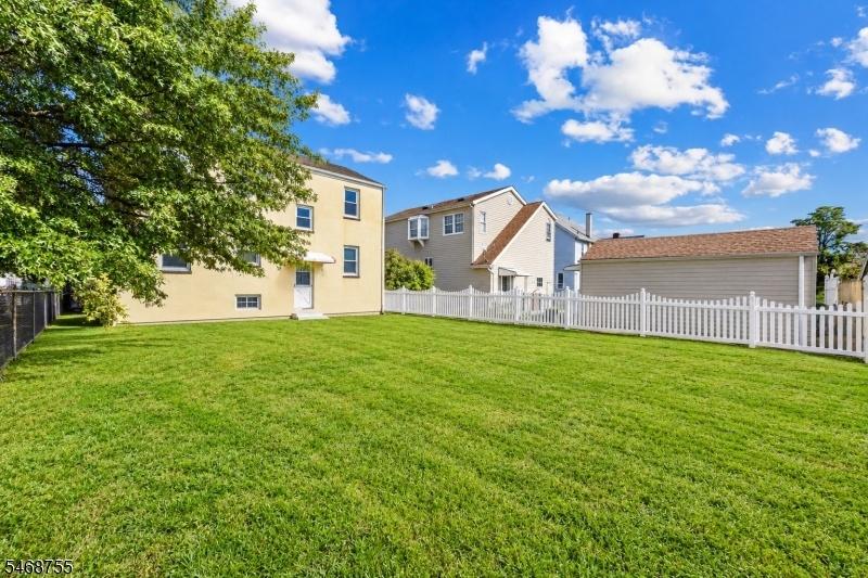 Huge Fenced In Backyard