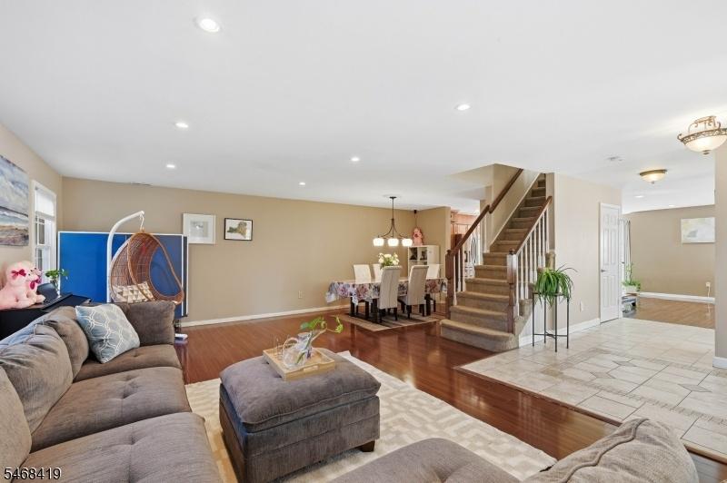 Large Living Room laminate flr
