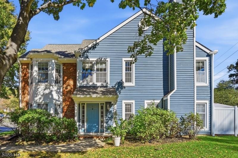 Front facing private side yard