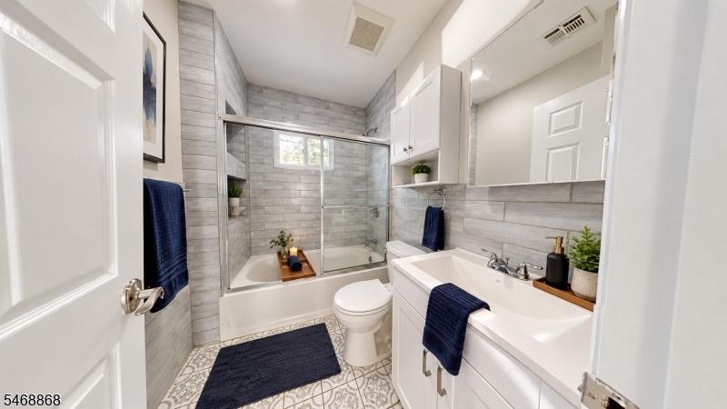 Bath 1st fl