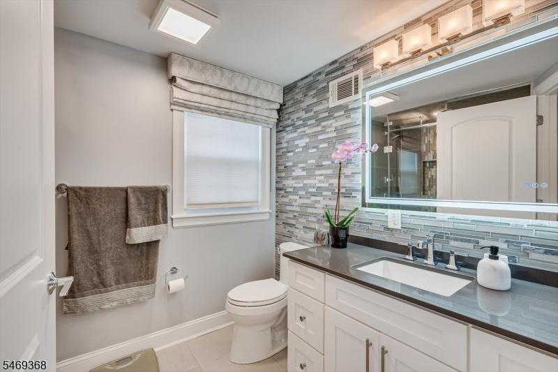 1st Floor Bath