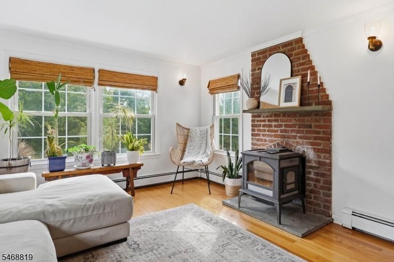 LR w/wood-burning stove
