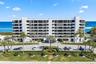 Elegant Fully Updated Building On Jupiter Island