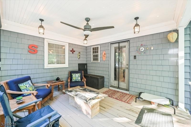 Covered deck with lites & fan
