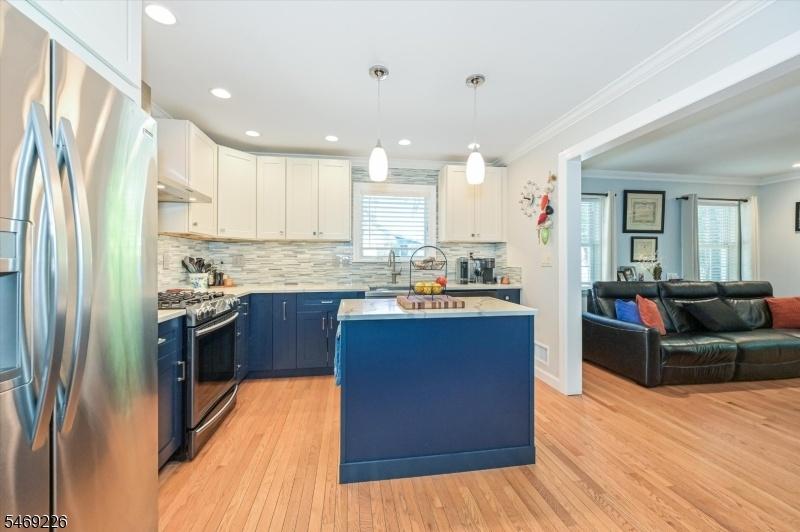 SS appls, quartz cabinets