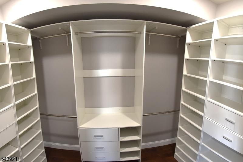 Walking Closet