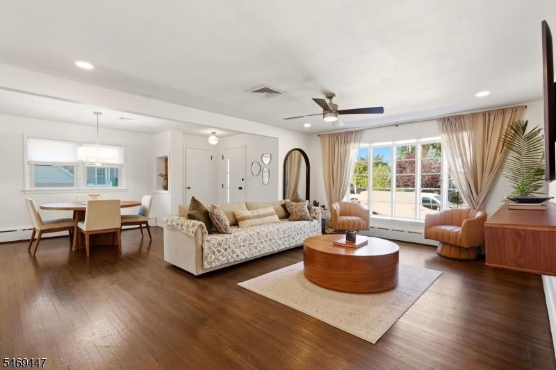 living room / dining