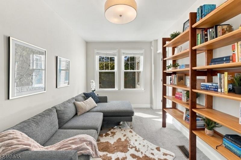 Den, Maplewood Room