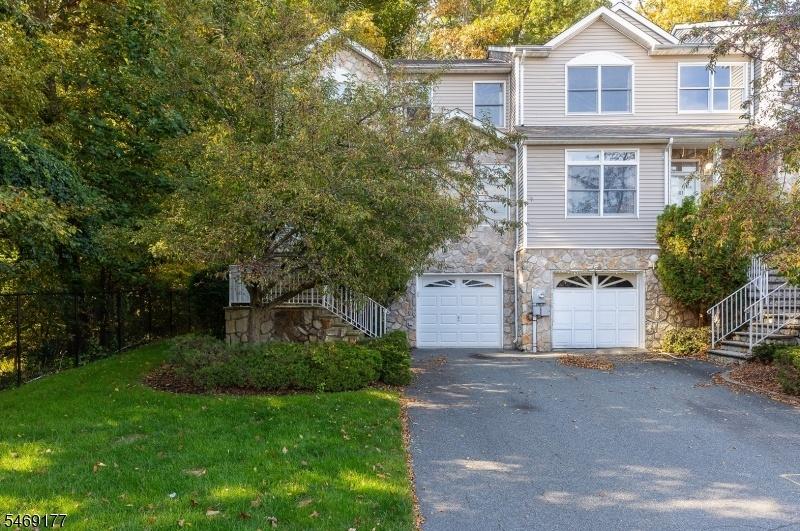 WELCOME TO 389 SUMMERHILL DR!