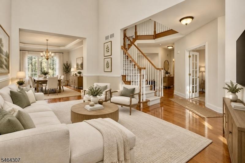Living Room / Front Entry
