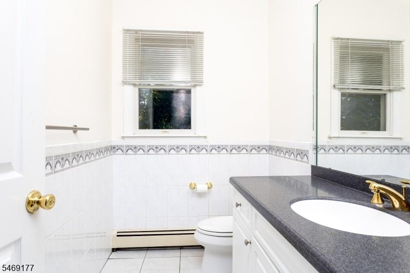 FIRST FLOOR POWDER ROOM