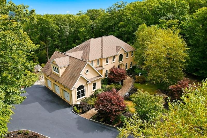Welcome to 21 Pine Hill Road