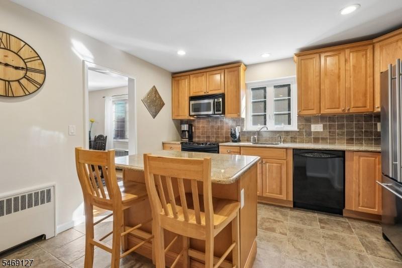 Eat-In Kitchen