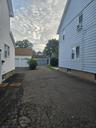 Long Driveway, plenty of pkg