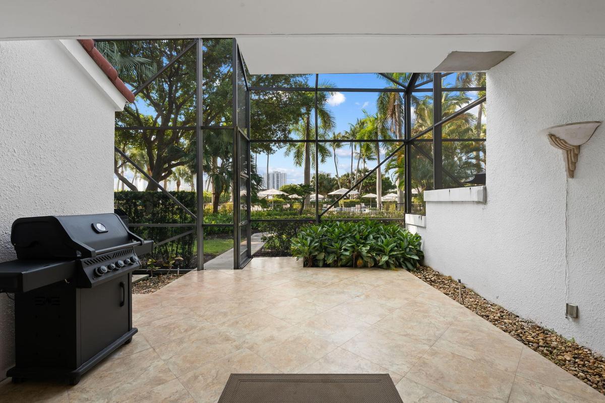 Spacious, screened in patio